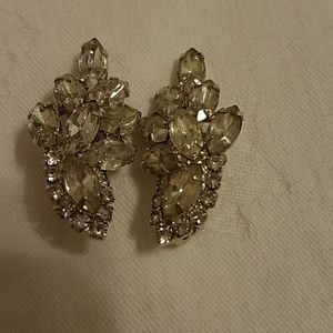 Gorgeous vintage rhinestone clip on earrings